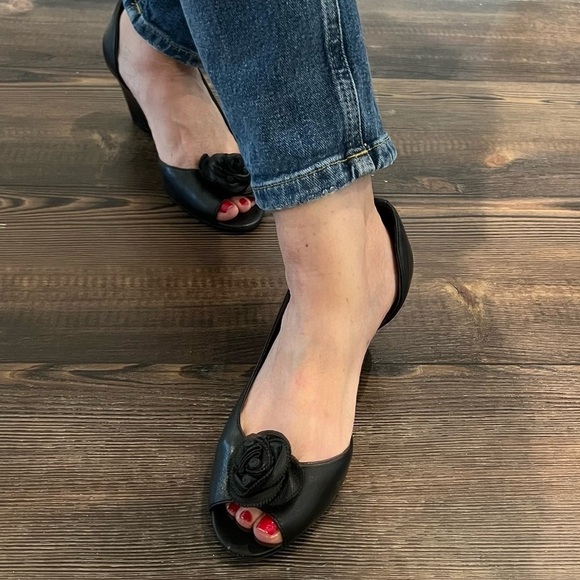 Etienne Aigner Black Leather Satin Wedge Heels ROSETTE ROSETTES trend - Picture 1 of 10